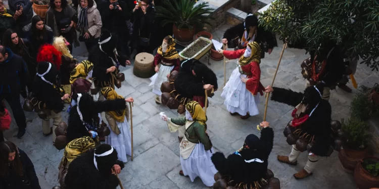 Ο Γέρος, η Κορέλα, ο Φράγκος: Oι Απόκριες στην Σκύρο είναι μια ιδιαίτερη εμπειρία