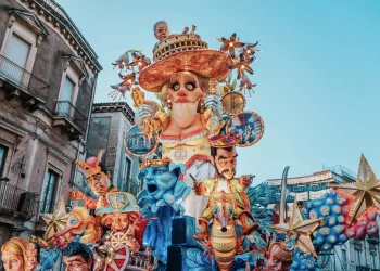 Acireale: Η μικρή σικελική πόλη με τη μεγάλη παράδοση στο καρναβάλι