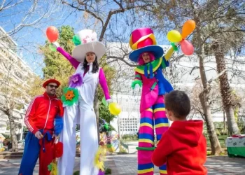 Τα αποκριάτικα τραγούδια που κάθε χρόνο μας ξεσηκώνουν