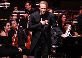 O Στέφανος Κορκολής στέκεται στο πλευρό της Axion Hellas