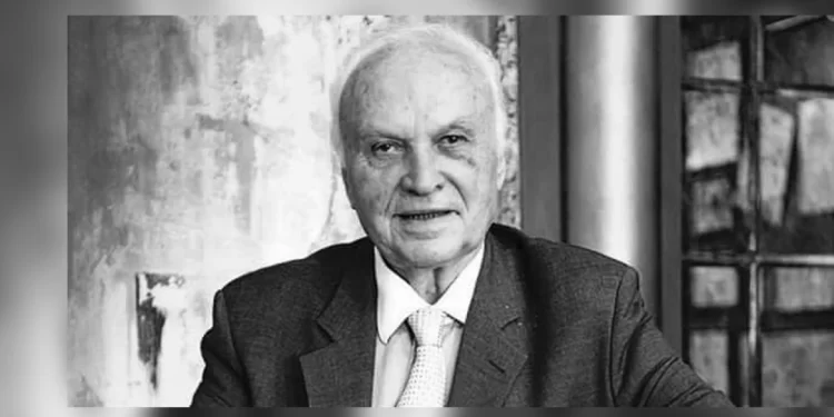 Ιστορίες από το «17»: Η τσιπούρα του Καραμανλή, τα γεμιστά της Τρόικας και τα μπουκάλια του Σινάτρα