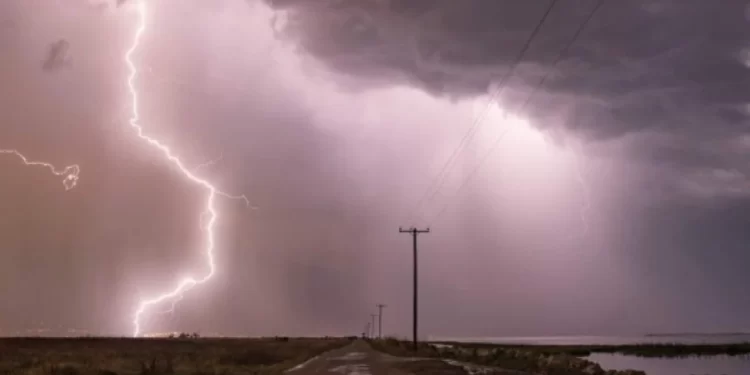 Καιρός: Τοπικές βροχές και χιονοπτώσεις σήμερα – Η πρόγνωση για Αττική και Θεσσαλονίκη