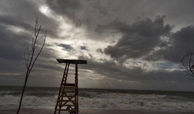 Καιρός: Τσουχτερό κρύο και ισχυροί άνεμοι τη Δευτέρα – Πότε ανεβαίνει η θερμοκρασία