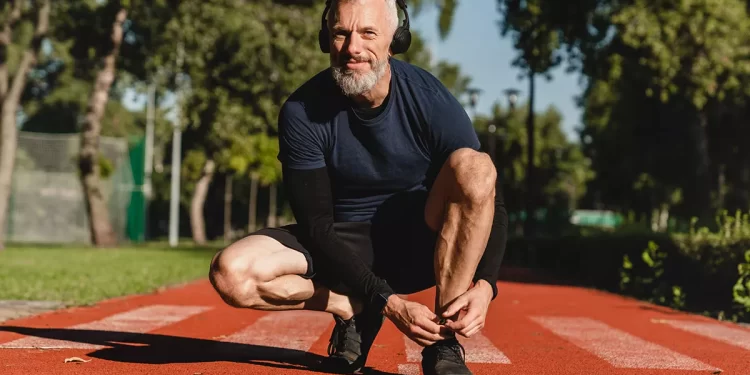 Θέλετε μυαλό ξυράφι στα 70; Έρευνα αποκαλύπτει το μυστικό που θα μας γλιτώσει από την άνοια