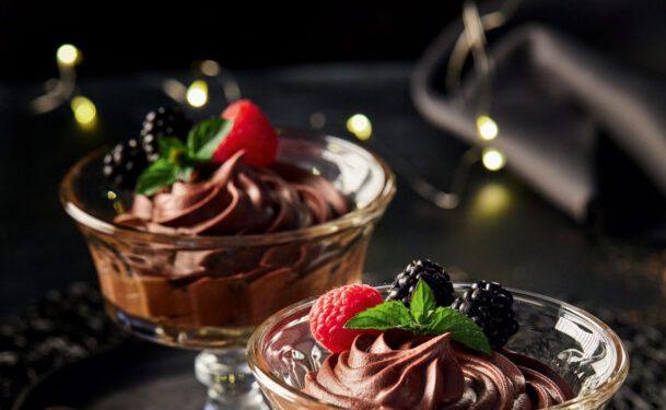 Γλυκό για τον Άγιο Βαλεντίνο: Μους σοκολάτας με φρούτα του δάσους