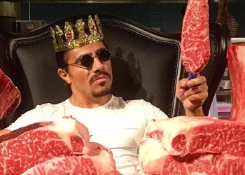 «Salt Bae»: Οι Μυκονιάτες κήρυξαν πόλεμο στον Νουσρέτ