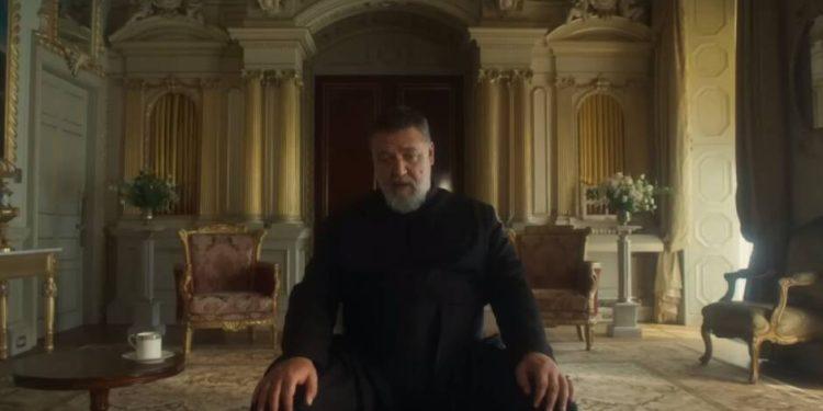 Ο Ράσελ Κρόου στη νέα ταινία “The Pope’s Exorcist” είναι επικεφαλής των εξορκιστών του Βατικανού