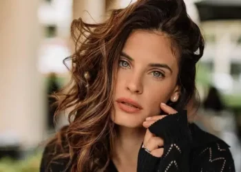 Σάλος στο διαδίκτυο με την Χριστίνα Μπόμπα και το βίντεο που τελικά διέγραψε με τα παιδιά της