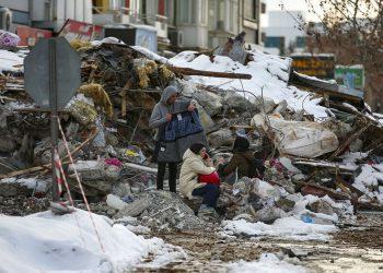 Σεισμός Τουρκία: Άνοιξε το βουνό στα δύο στην ισοπεδωμένη Μαλάτια – Συγκλονιστικές εικόνες