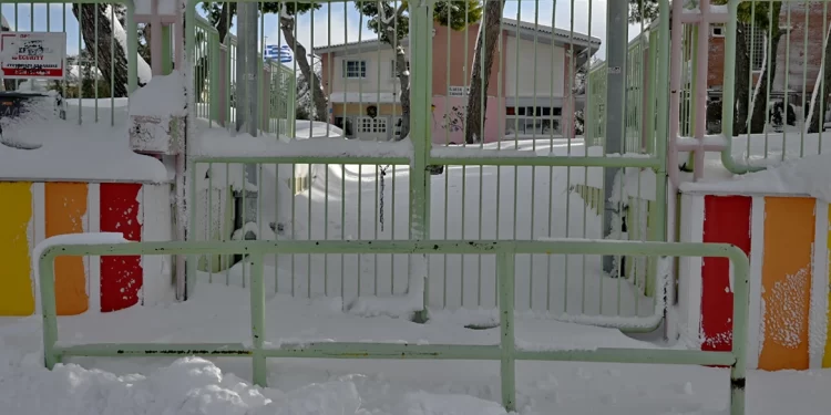 Σχολεία: Σε ποιες περιοχές της Αττικής θα παραμείνουν κλειστά την Τρίτη