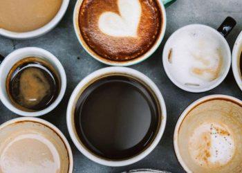 Η ακρίβεια βάζει «φρένο» στον καφέ εκτός σπιτιού, δείχνει έρευνα