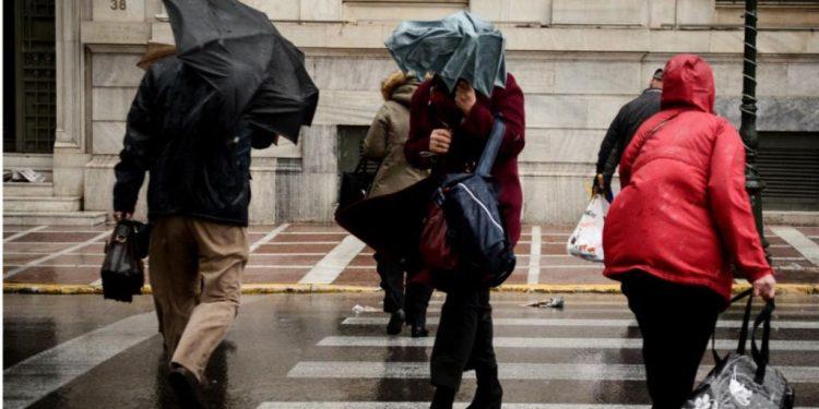 Καιρός: Βροχές, ισχυροί άνεμοι και πτώση της θερμοκρασίας – Πού θα «χτυπήσει» σήμερα η κακοκαιρία