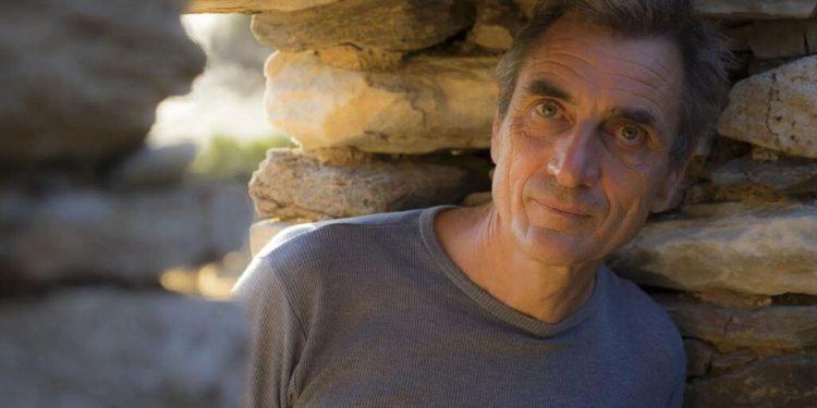 Ingbert Brunk: O Γερμανός γλύπτης που εντυπωσιάζει με την τέχνη του μαρμάρου στη Νάξο