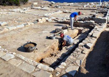 Το ΥΠΠΟΑ “απαντά” στην καταγγελία για “μαφιόζικο” χτύπημα σε αρχαιολόγο