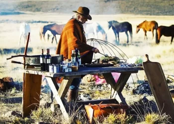 O μαέστρος του ψησίματος – Ο πιο μποέμ σεφ του κόσμου που “παίζει” με 7 διαφορετικές φωτιές