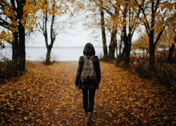 Οι επιστήμονες βρήκαν πόσα ακριβώς βήματα πρέπει να κάνουμε την ημέρα για να ζήσουμε περισσότερα χρόνια