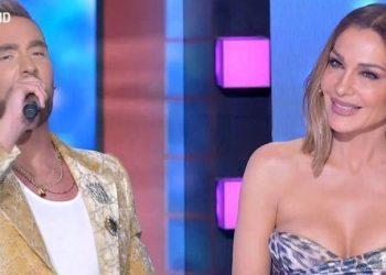 Νίκος Κοκλώνης σε Δέσποινα Βανδή: «Πώς θα ήθελες να σου κάνει πρόταση γάμου ο Βασίλης Μπισμπίκης;»