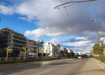 Καιρός: Tοπικές βροχές μεν, άνοδος της θερμοκρασίας δε