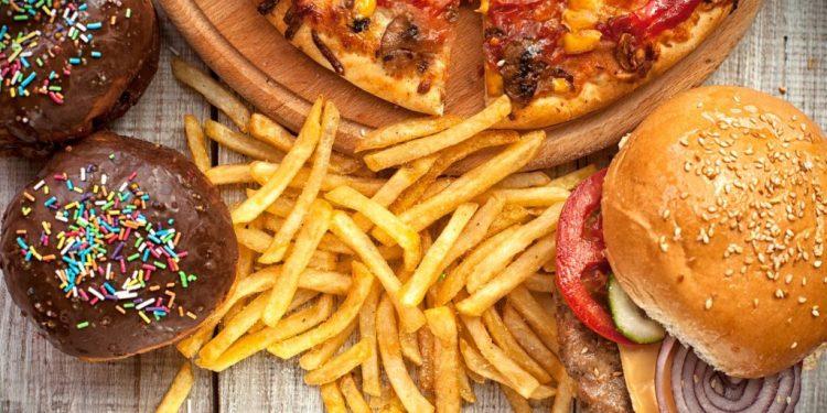 Καρκίνος: Ποιον σοβαρό κίνδυνο κρύβει η συχνή κατανάλωση επεξεργασμένων τροφίμων