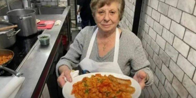 Το εστιατόριο όπου μαγειρεύουν γιαγιάδες από όλο τον κόσμο