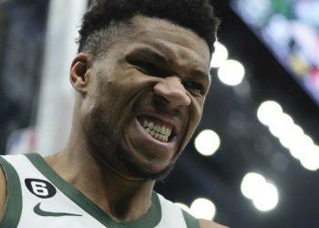 Ο Γιάννης Αντετοκούνμπο έχασε για μία ασίστ το triple-double από το πρώτο μέρος του Πέισερς – Μπακς