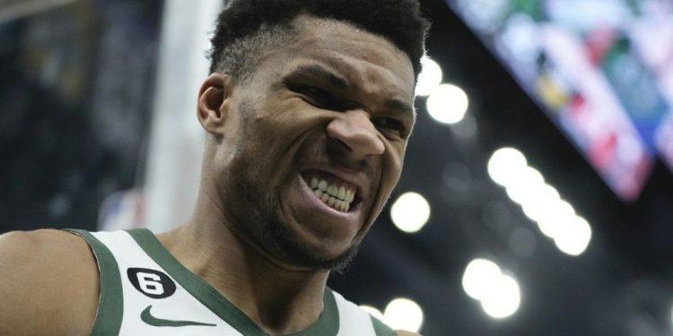 Ο Γιάννης Αντετοκούνμπο έχασε για μία ασίστ το triple-double από το πρώτο μέρος του Πέισερς – Μπακς