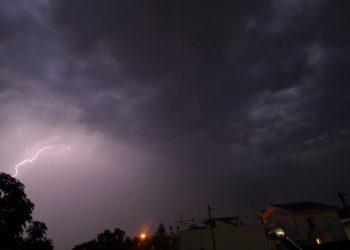 Καιρός: Αλλάζει το σκηνικό με βροχές και καταιγίδες – Πού θα είναι πιο έντονα τα φαινόμενα