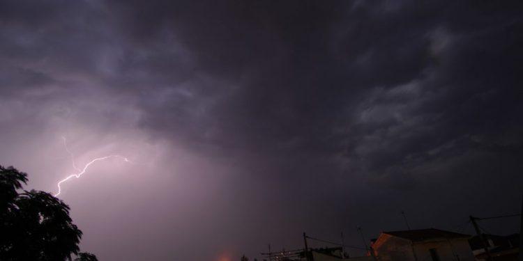 Καιρός: Αλλάζει το σκηνικό με βροχές και καταιγίδες – Πού θα είναι πιο έντονα τα φαινόμενα