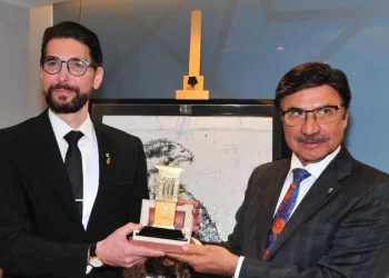 Νίκος Φλώρος: Τα Ηνωμένα Αραβικά Εμιράτα τίμησαν τον διεθνή Έλληνα γλύπτη