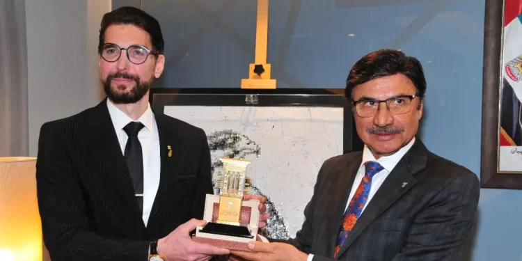 Νίκος Φλώρος: Τα Ηνωμένα Αραβικά Εμιράτα τίμησαν τον διεθνή Έλληνα γλύπτη