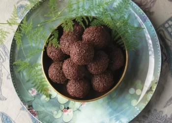 Νηστίσιμες τρούφες σοκολάτας από τον Στέλιο Παρλιάρο