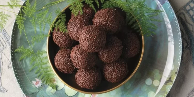 Νηστίσιμες τρούφες σοκολάτας από τον Στέλιο Παρλιάρο