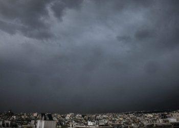 Καιρός: Βροχές και καταιγίδες με χαλάζι σήμερα Κυριακή – Πού θα χιονίσει
