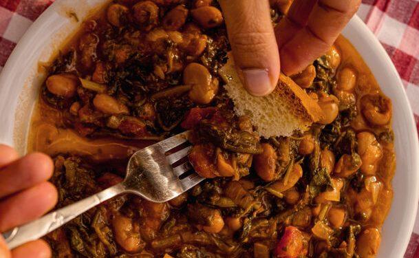 Φασόλια μπαρμπούνια με καυκαλήθρες και μυρωδικά