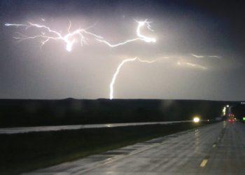 Καιρός: Με καταιγίδες και πτώση της θερμοκρασίας η Πέμπτη – Κίνδυνος για πλημμύρες