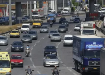 Κίνηση στους δρόμους: Στο «κόκκινο» ο Κηφισός μετά από τροχαίο στο ύψος των Αγίων Αναργύρων