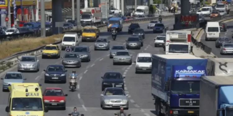 Κίνηση στους δρόμους: Στο «κόκκινο» ο Κηφισός μετά από τροχαίο στο ύψος των Αγίων Αναργύρων