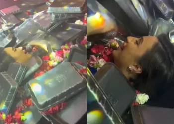 Κρυσταλλία: «Θάφτηκε» κάτω από πανέρια με λουλούδια σε νυχτερινό κέντρο στη Βέροια – Βίντεο