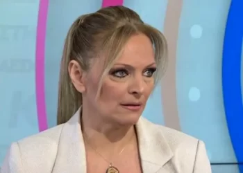 Χριστίνα Λαμπίρη: «Όταν είπα πως “κρεμάω το ακουστικό” ήμουν σε άθλια ψυχολογική κατάσταση»