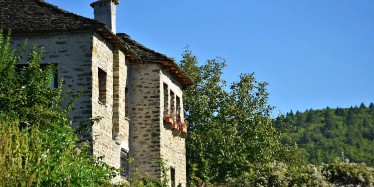 Νεγάδες: Ένα πέτρινο, πράσινο και low profile Ζαγοροχώρι στα 1.060 μέτρα