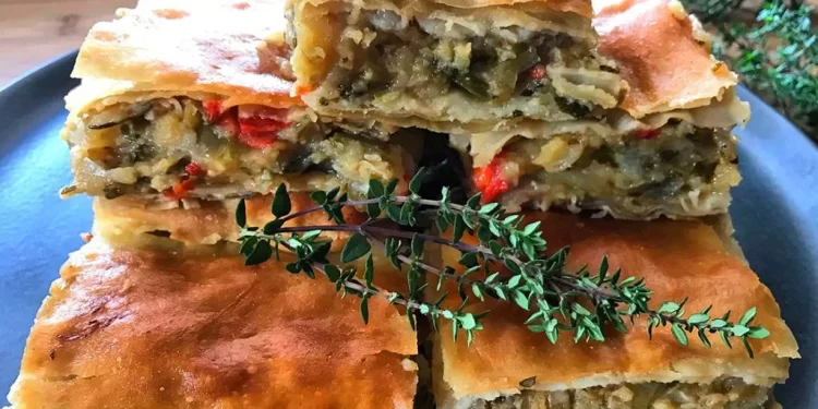 Νηστίσιμη αρωματική πατατόπιτα με μυρωδικά