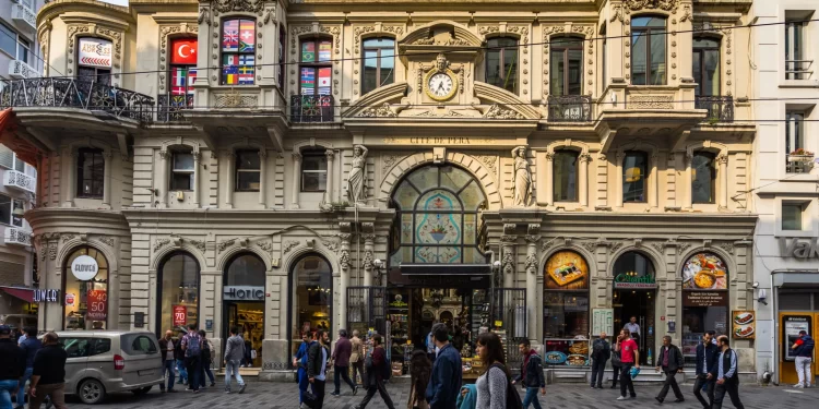 Κωνσταντινούπολη: Ένα μικρό ελληνικό καφέ στην καρδιά του Πέρα