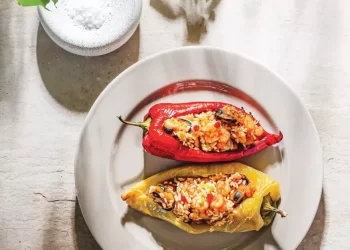 Πιπεριές Φλωρίνης γεμιστές με γαρίδες και θαλασσινά