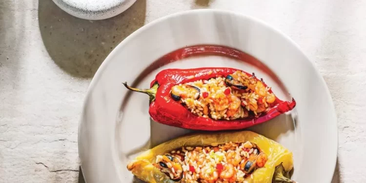 Πιπεριές Φλωρίνης γεμιστές με γαρίδες και θαλασσινά