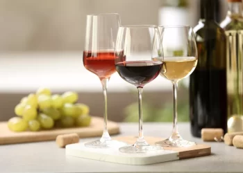 12 μονοποικιλιακά κρασιά που κοστίζουν κάτω από €12