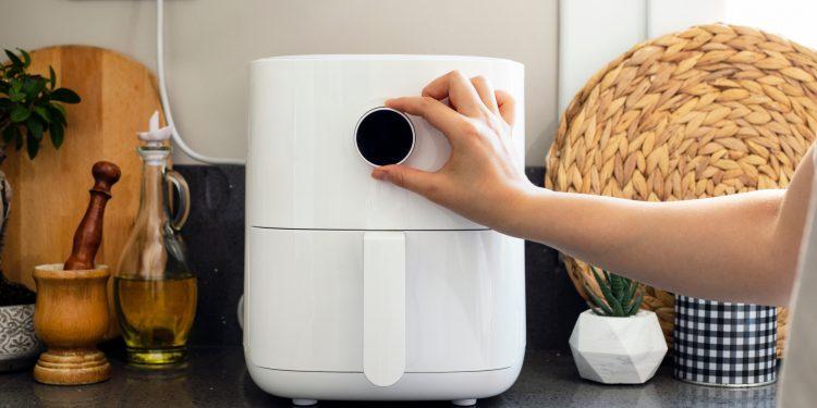 Γιατί έχουν «κολλήσει» όλοι με τις φριτέζες αέρος;