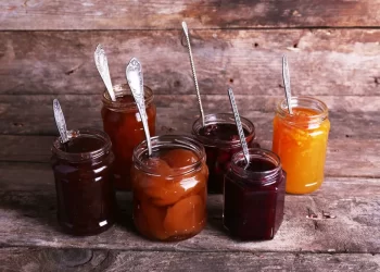 10 γλυκά του κουταλιού παραδοσιακά και αλλιώτικα: μανιτάρια, φασόλια γίγαντες, παμπιλόνι και ροδοζάχαρη