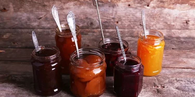 10 γλυκά του κουταλιού παραδοσιακά και αλλιώτικα: μανιτάρια, φασόλια γίγαντες, παμπιλόνι και ροδοζάχαρη