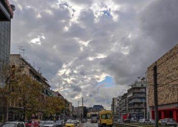 Καιρός Αθήνα: Αίθριος με αραιές νεφώσεις