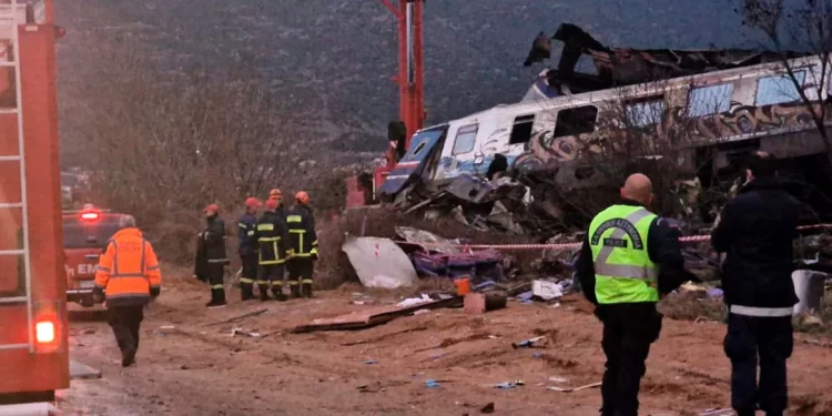 Σύγκρουση τρένων στη Λάρισα: Στους 32 οι νεκροί – Νοσηλεύονται 53 επιβάτες